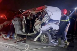 Tai nạn liên hoàn trên cao tốc: Ô tô bị ép biến dạng