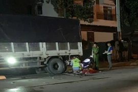 TP HCM: Xe máy tông đuôi xe tải, người đàn ông tử vong tại chỗ