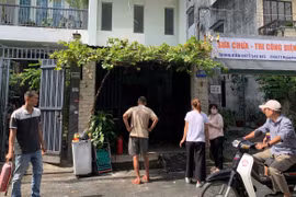 TP HCM: Quên tắt bếp khi luộc gà, cháy căn nhà 4 tầng