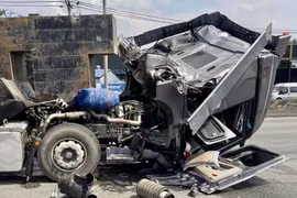 Tai nạn xe đầu kéo trên quốc lộ 51, tài xế may mắn không bị thương