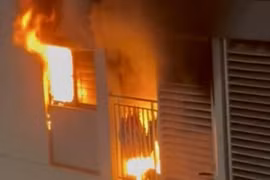 Cháy căn hộ chung cư trên đường Đỗ Xuân Hợp, 3 người nguy kịch