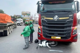 TPHCM: Va chạm với xe đầu kéo, người phụ nữ bị thương tại ngã tư An Phú