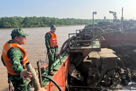 Đồng Tháp: Phát hiện, bắt giữ 3 phương tiện vận chuyển cát trái phép