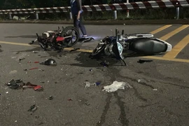 Hai xe máy tông trực diện tại cầu Bình Nhâm, ba người thương vong