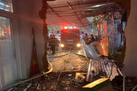 Xe chở vật liệu đâm xuyên nhà dân, chủ nhà thiệt mạng