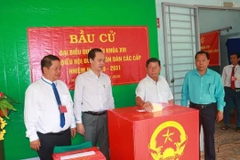 Vĩnh Long cử tri nô nức đi thực hiện quyền công dân từ sáng sớm