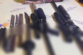 Đồng Nai: Nhân viên massage giấu súng và 200 viên đạn dưới gầm giường