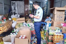 Công an Cà Mau thu giữ hơn 200 tấn hàng hóa không rõ nguồn gốc