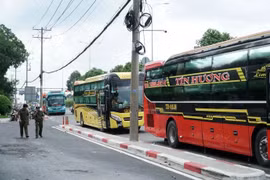 TP.HCM lập lại trật tự xe khách, xử lý vi phạm trên nhiều tuyến đường
