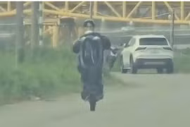 Đà Nẵng: Xử phạt hai thanh niên điều khiển xe máy “bốc đầu” trên đường