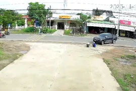 Tai nạn thương tâm: Xe ô tô chuyển hướng va vào hai cụ già, một người tử vong