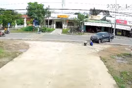 Tai nạn thương tâm: Xe ô tô chuyển hướng va vào hai cụ già, một người tử vong