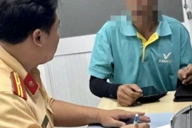 TP HCM: Phạt tài xế taxi công nghệ 19 triệu đồng vì chạy ngược chiều