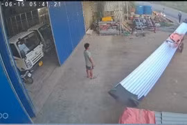 Sóc Trăng: Va chạm xe kéo tự chế, nam thanh niên bị tôn cứa cổ tử vong