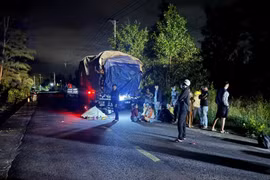 Gia Lai: Va chạm xe tải chở gỗ, cô gái trẻ tử vong tại chỗ 