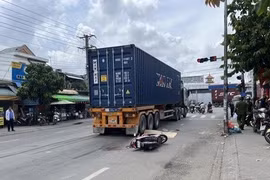 Người phụ nữ tử vong sau va chạm với xe container ở Dĩ An