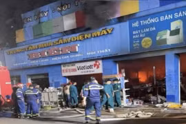 Cháy tại trung tâm điện máy ở Đồng Nai, 2 mẹ con tử vong