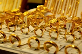 Sáng 4/6: Vàng nhẫn và SJC đồng loạt giảm, nhà đầu tư nên thận trọng