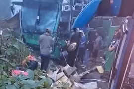 Đắk Lắk: Hai xe khách va chạm trên Quốc lộ 14, nhiều người bị thương