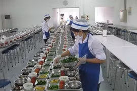 Vĩnh Long: Điều tra vụ nghi ngộ độc thực phẩm tại Công ty Unisoll Vina