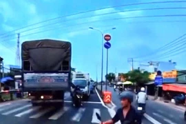 Xác minh tài xế xe tải chạy ngược chiều trên đường Trần Văn Giàu
