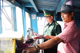 Phát hiện tàu cá chở khoảng 20.000 lít dầu DO không rõ nguồn gốc