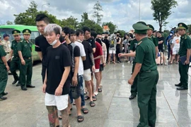 85 công dân Việt liên quan lừa đảo bị trao trả từ Campuchia về Đồng Nai