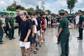 85 công dân Việt liên quan lừa đảo bị trao trả từ Campuchia về Đồng Nai