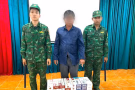 Tây Ninh: Bắt đối tượng vận chuyển 800 gói thuốc lá nhập lậu