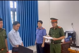Khởi tố, bắt tạm giam công chức xã để điều tra hành vi lạm dụng chức vụ