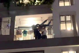 Kịp thời ngăn chặn nam thanh niên có ý định nhảy lầu tại chung cư ở TP.HCM