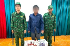 Tây Ninh: Bắt đối tượng vận chuyển 800 gói thuốc lá nhập lậu