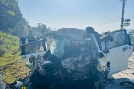 Va chạm giữa xe đầu kéo và ô tô con khiến 4 người tử vong, 2 người bị thương