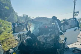 Va chạm giữa xe đầu kéo và ô tô con khiến 4 người tử vong, 2 người bị thương