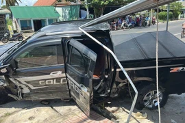 Lâm Đồng: Hai ô tô tông trực diện, xe xoay 180 độ giữa đường