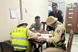 Quay Flycam trên cao tốc, tài xế bị phạt 14 triệu và trừ điểm lái xe