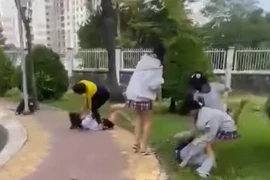 Nhóm nữ sinh đánh bạn cùng trường, một em nhập viện cấp cứu