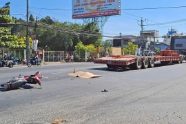 Va chạm giữa xe đầu kéo và xe máy trên QL1A, một người tử vong tại chỗ