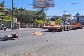 Va chạm giữa xe đầu kéo và xe máy trên QL1A, một người tử vong tại chỗ