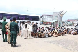 Tây Ninh tiếp nhận 79 công dân Việt Nam lao động trái phép từ Campuchia