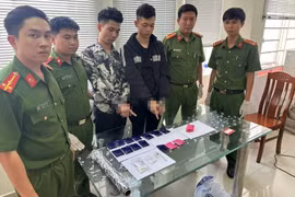 Hai người bị khống chế khi mang theo ma túy tại phường Tân Hưng