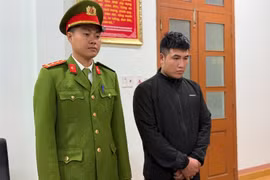 Khởi tố, tạm giam đối tượng dùng đũa tấn công tài xế taxi tại Đắk Lắk