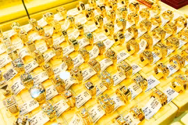 Vàng nhẫn và vàng miếng cùng tăng mạnh, chạm mức cao kỷ lục