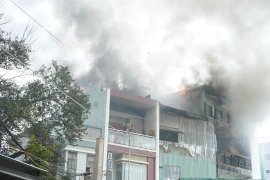 Hỏa hoạn bùng phát từ tầng 3 nhà 4 tầng ở Đà Nẵng