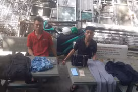 TPHCM: Bắt hai thanh niên cướp điện thoại, tiền mặt của người phụ nữ