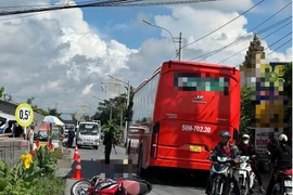 Vĩnh Long: Cô gái tử vong sau va chạm xe khách và xe ngược chiều