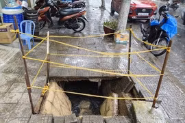 Đà Nẵng: Vỉa hè bất ngờ sụp trên đường Trưng Nữ Vương