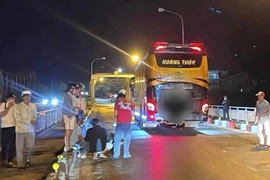 Đắk Lắk: Điều tra vụ tai nạn giữa xe khách và xe máy trên đường