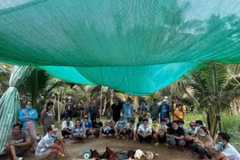 Triệt xóa tụ điểm đánh bạc, mời làm việc 32 đối tượng tại Vĩnh Long