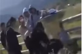 Mâu thuẫn trên mạng xã hội, nữ sinh lớp 10 ở Gia Lai bị đánh hội đồng